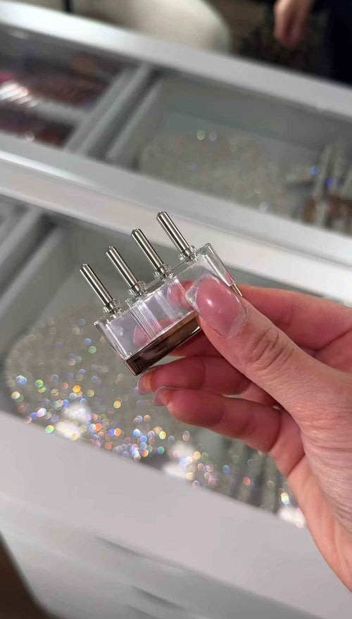 Veloura™ Scalp Brush
